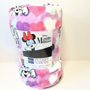 The Big One Disney Minnie Mouse Heart Kiss Pink Oversized Plush Throw 5ft x 6ft